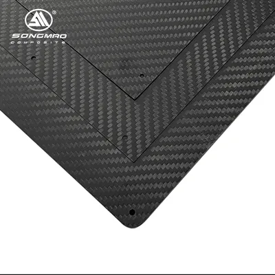 ¿Son pesadas las hojas de fibra de carbono?